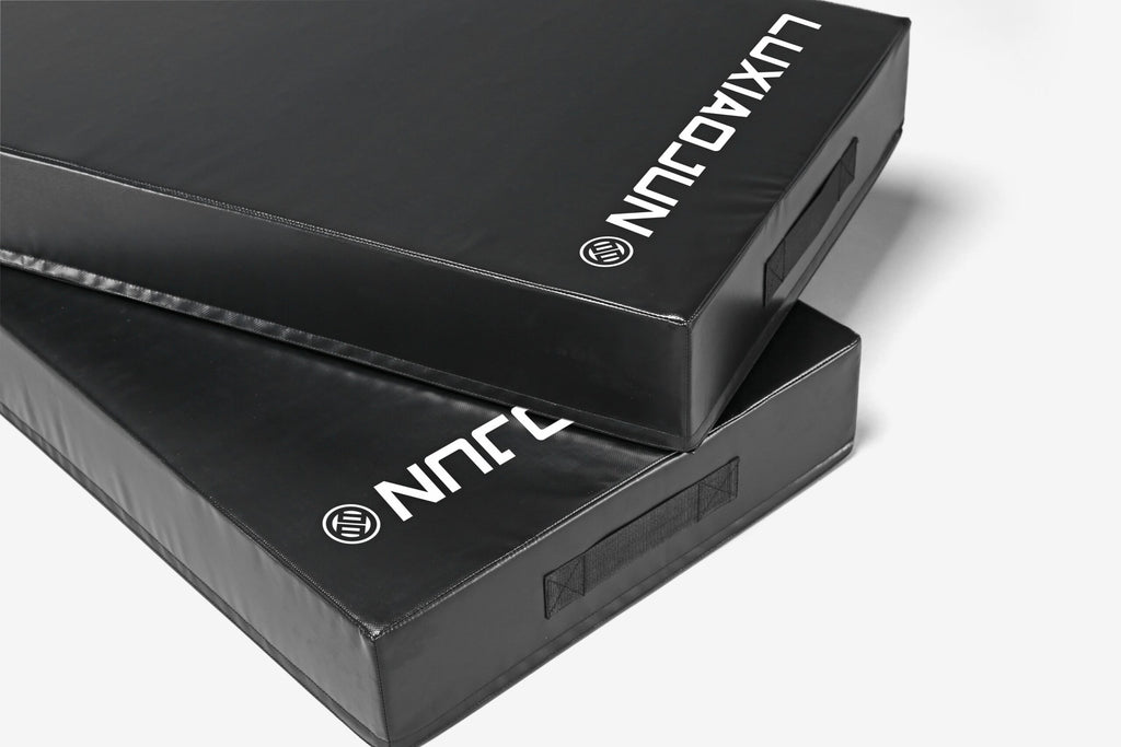 LUXIAOJUN shock absorption pad stacked in a closed position with a premium black exterior