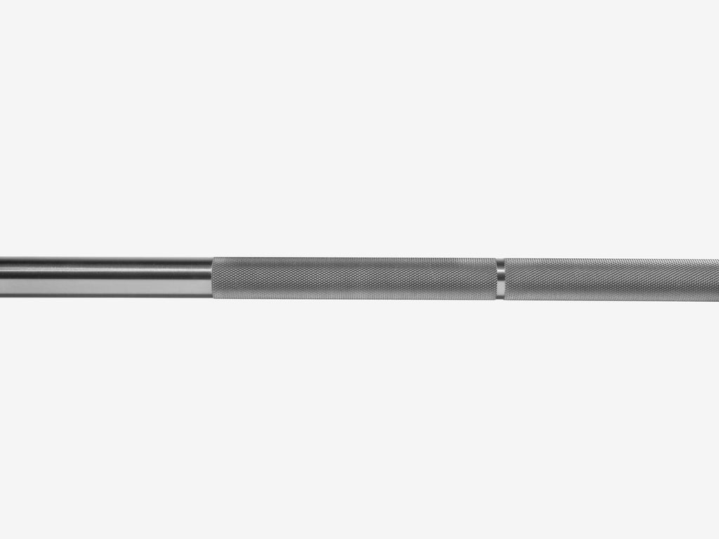 Close-up of competition knurling and center knurl mark on LUXIAOJUN 20KG Mastery Stainless Steel Power Bar