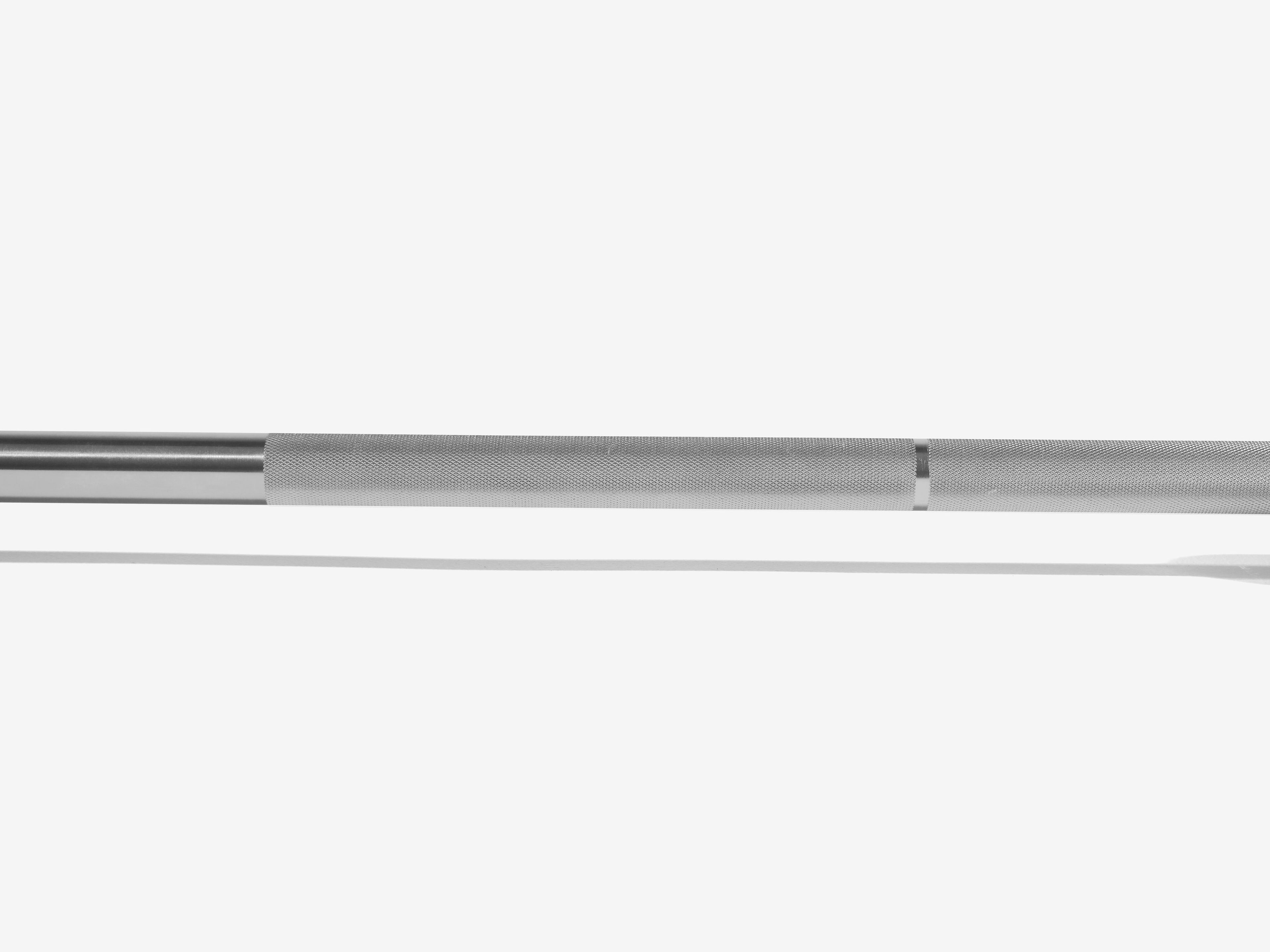 Close-up of competition knurling and center knurl mark on LUXIAOJUN Olympic Weightlifting Training Bar