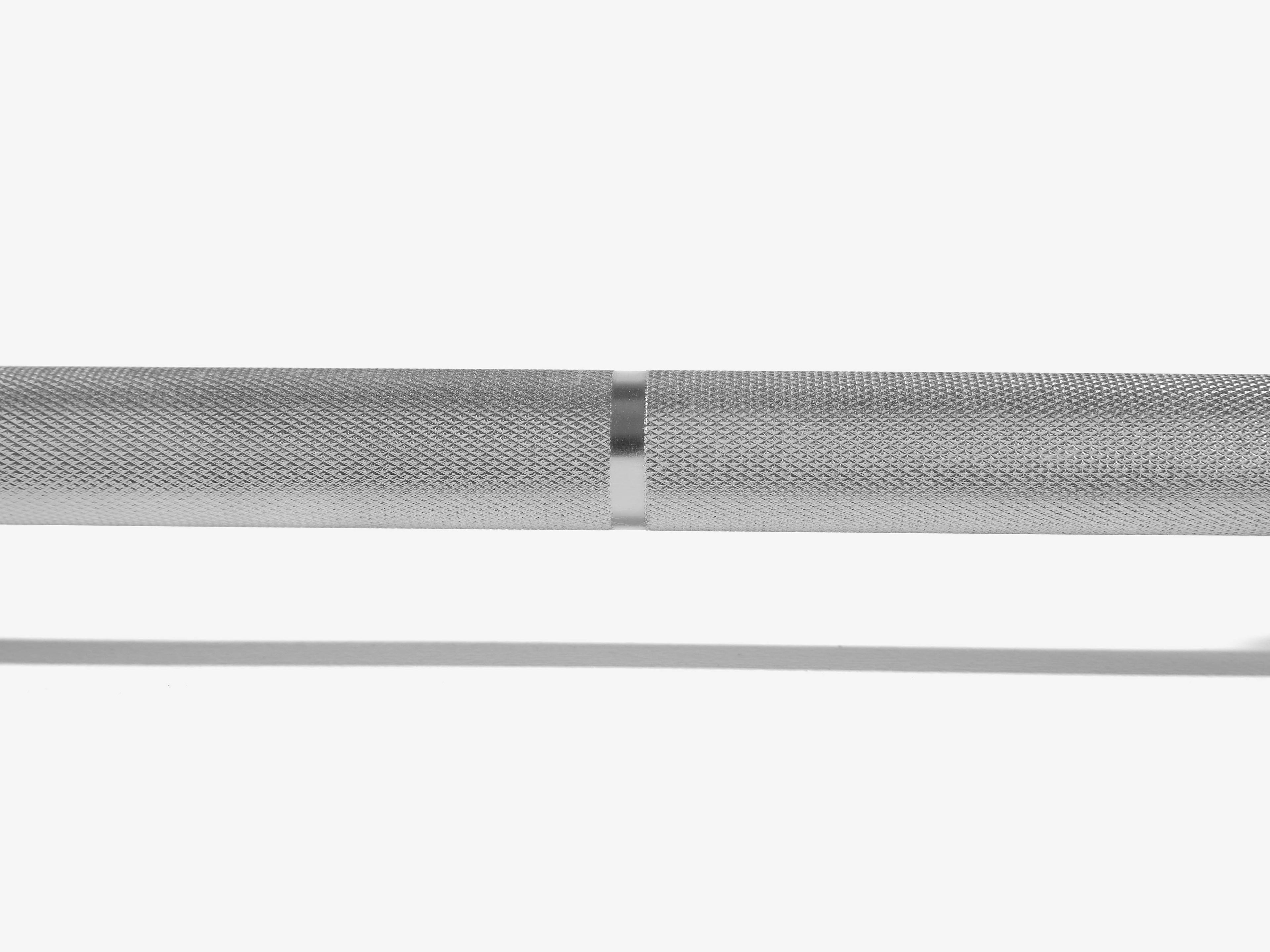 Close-up of competition knurling and center knurl mark on LUXIAOJUN Women's Olympic Weightlifting Training Bar